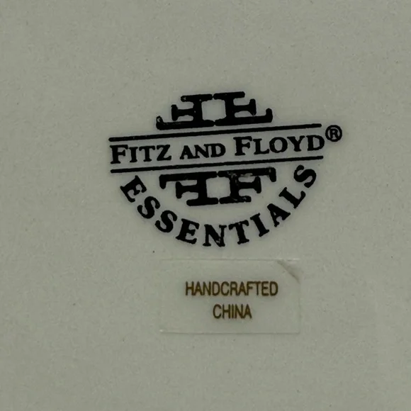 FITZ AND FLOYD ESSENTIALS BOTANICAL BUNNY BASKET WITH HANDLE - Picture 11 of 16